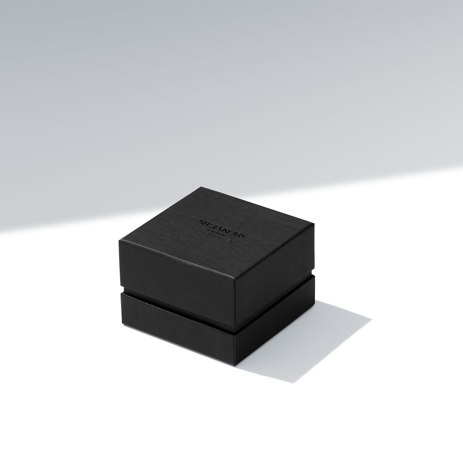 18K gold plated | White | Medio