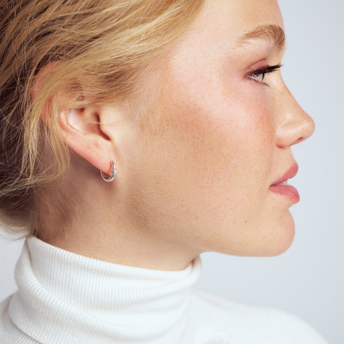 925 Sterling silver | White