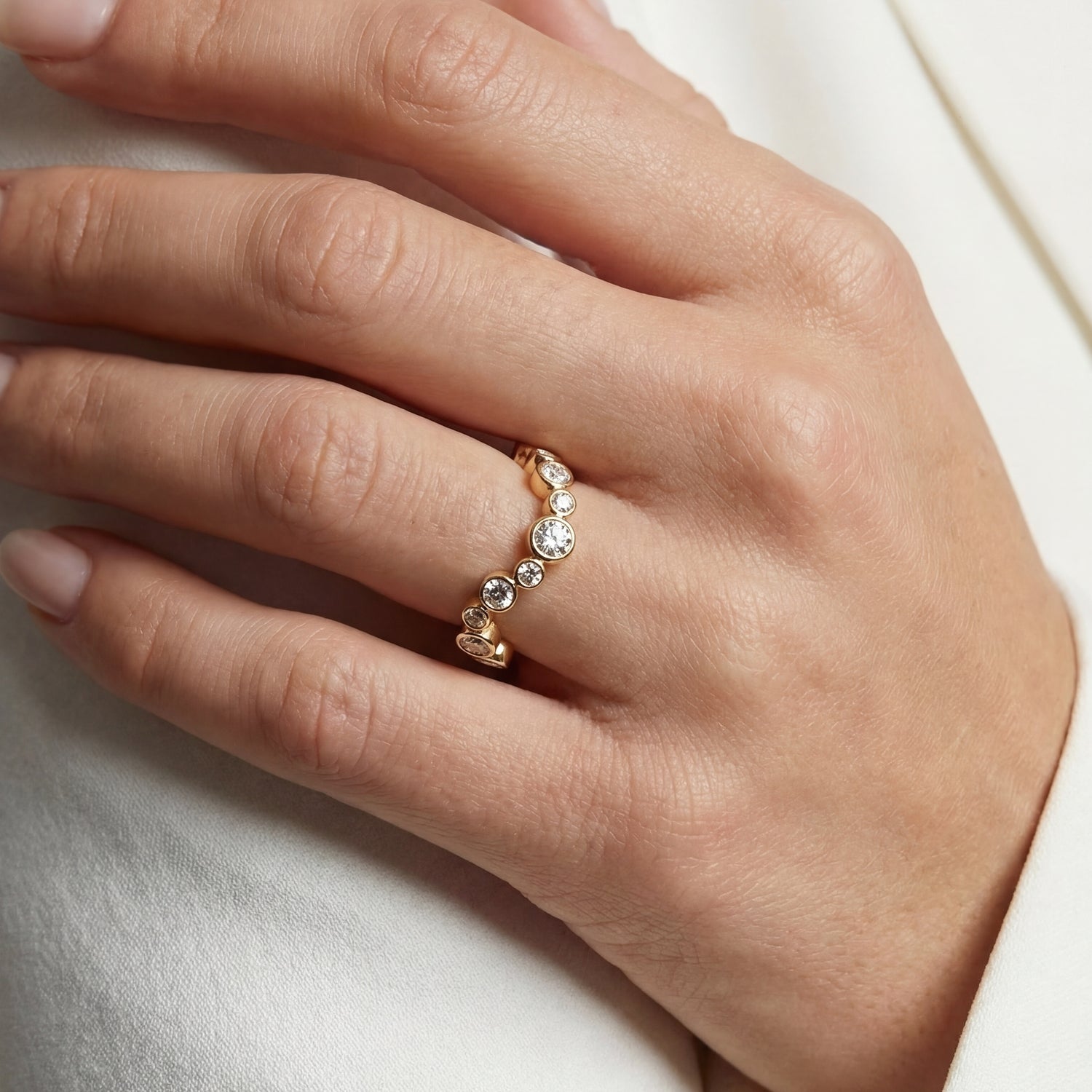 18K gold plated | White | 8,5, 18K gold plated | White | 7,5, 18K gold plated | White | 7, 18K gold plated | White | 6