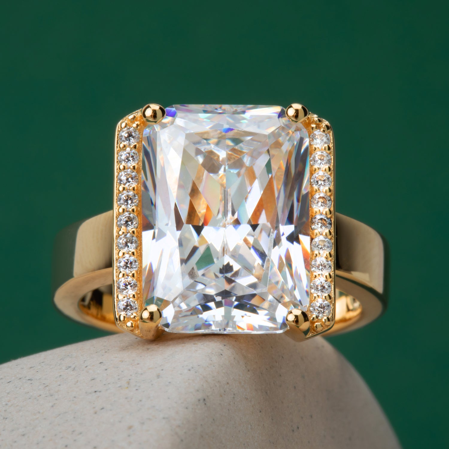 18K gold plated | White | 8,5, 18K gold plated | White | 7,5, 18K gold plated | White | 7, 18K gold plated | White | 6