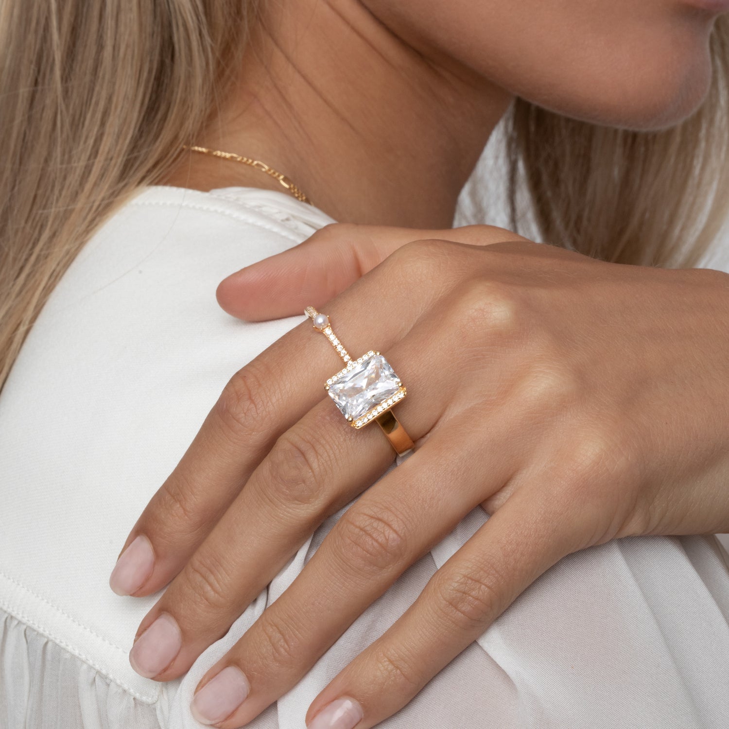 18K gold plated | White | 8,5, 18K gold plated | White | 7,5, 18K gold plated | White | 7, 18K gold plated | White | 6
