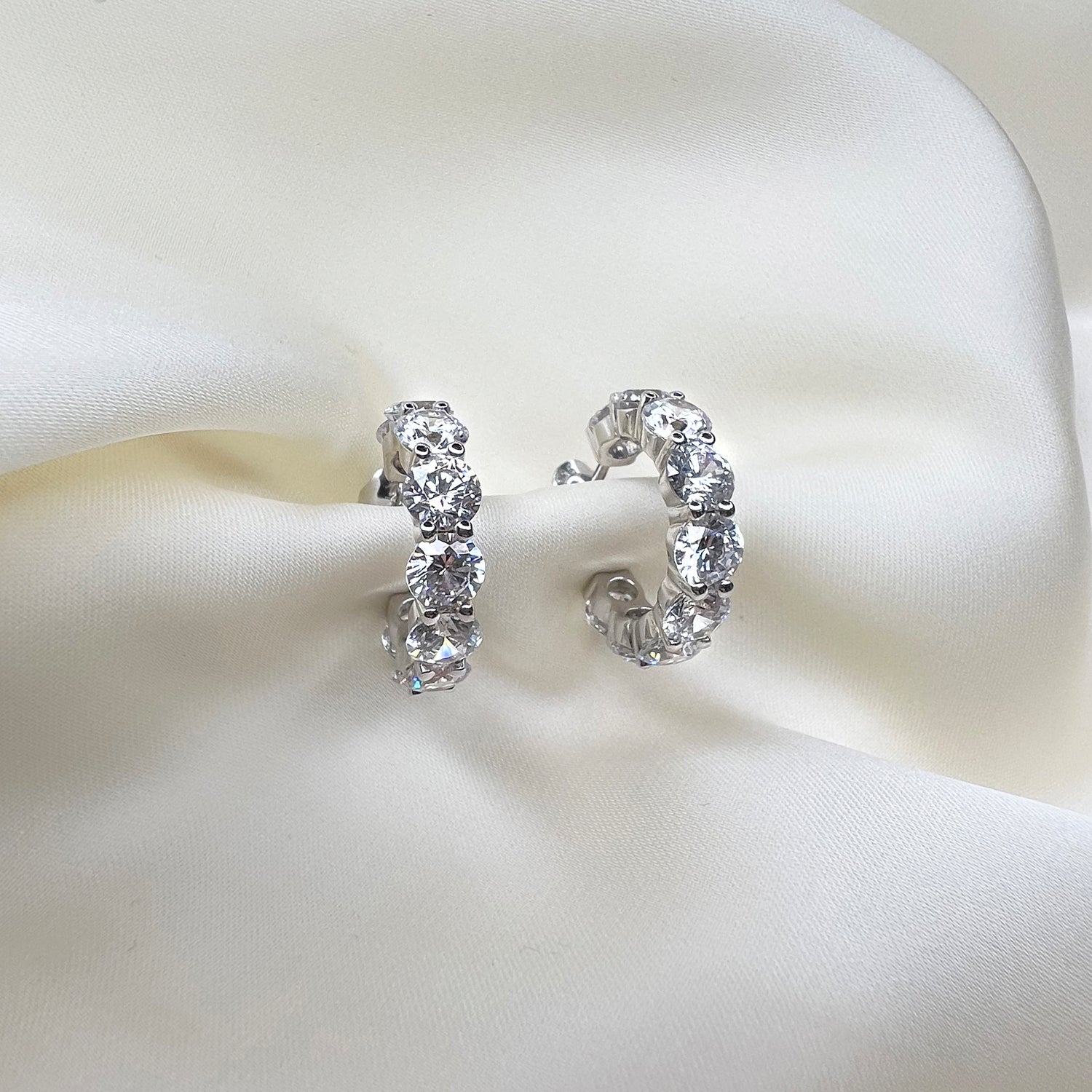 925 Sterling silver | White